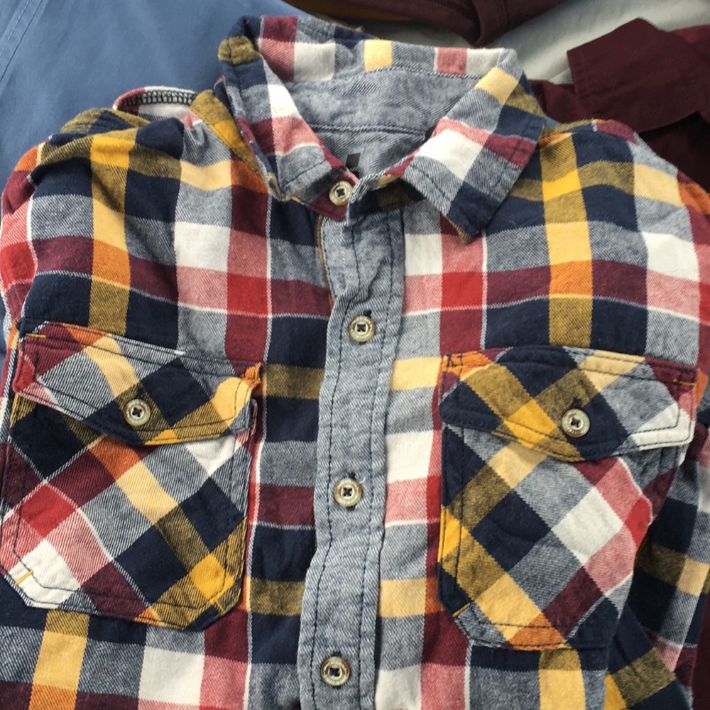Button up - Picture 3 of 3
